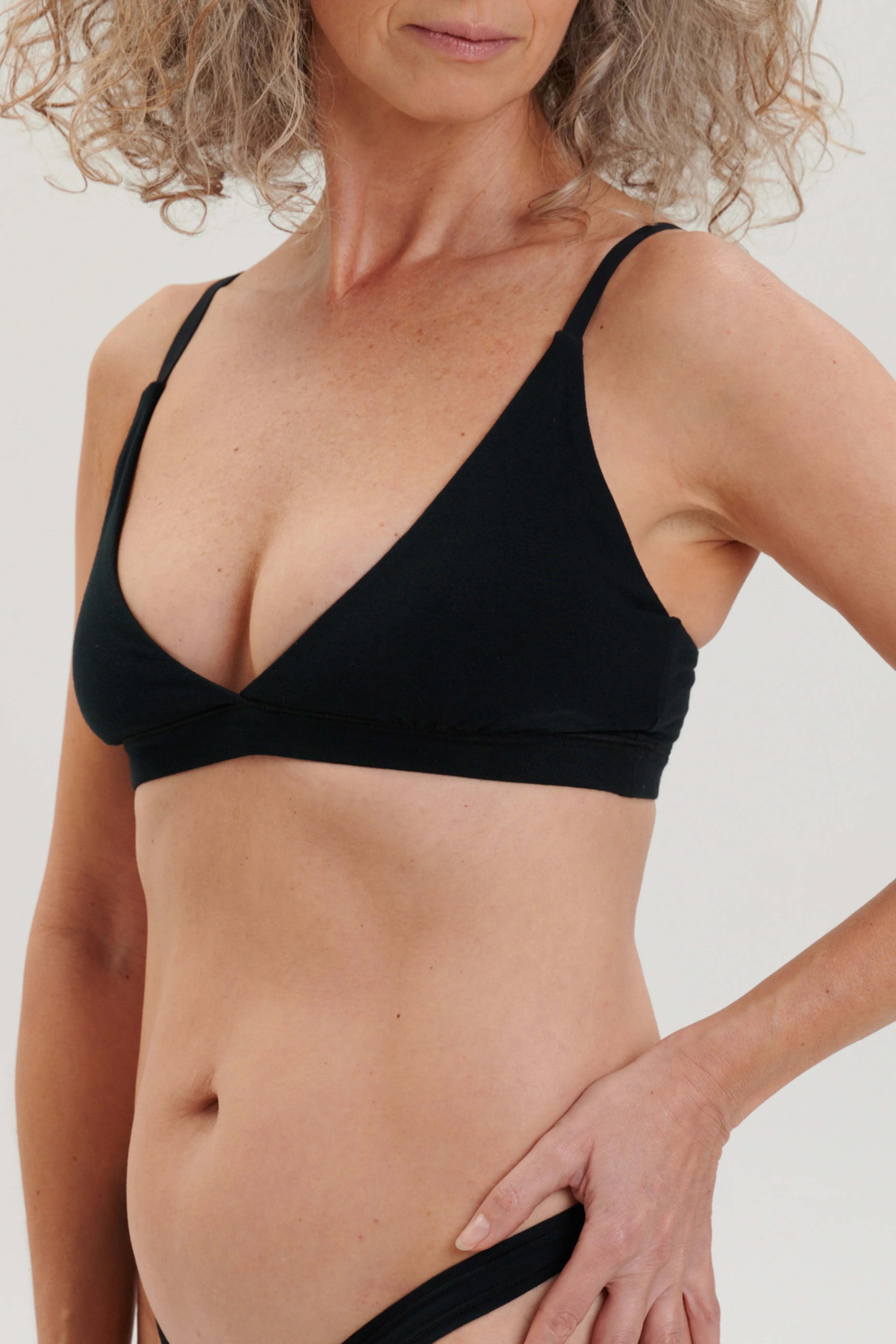 After Hours Cotton Triangle Bra & 3 G-Strings Set Black - epoché