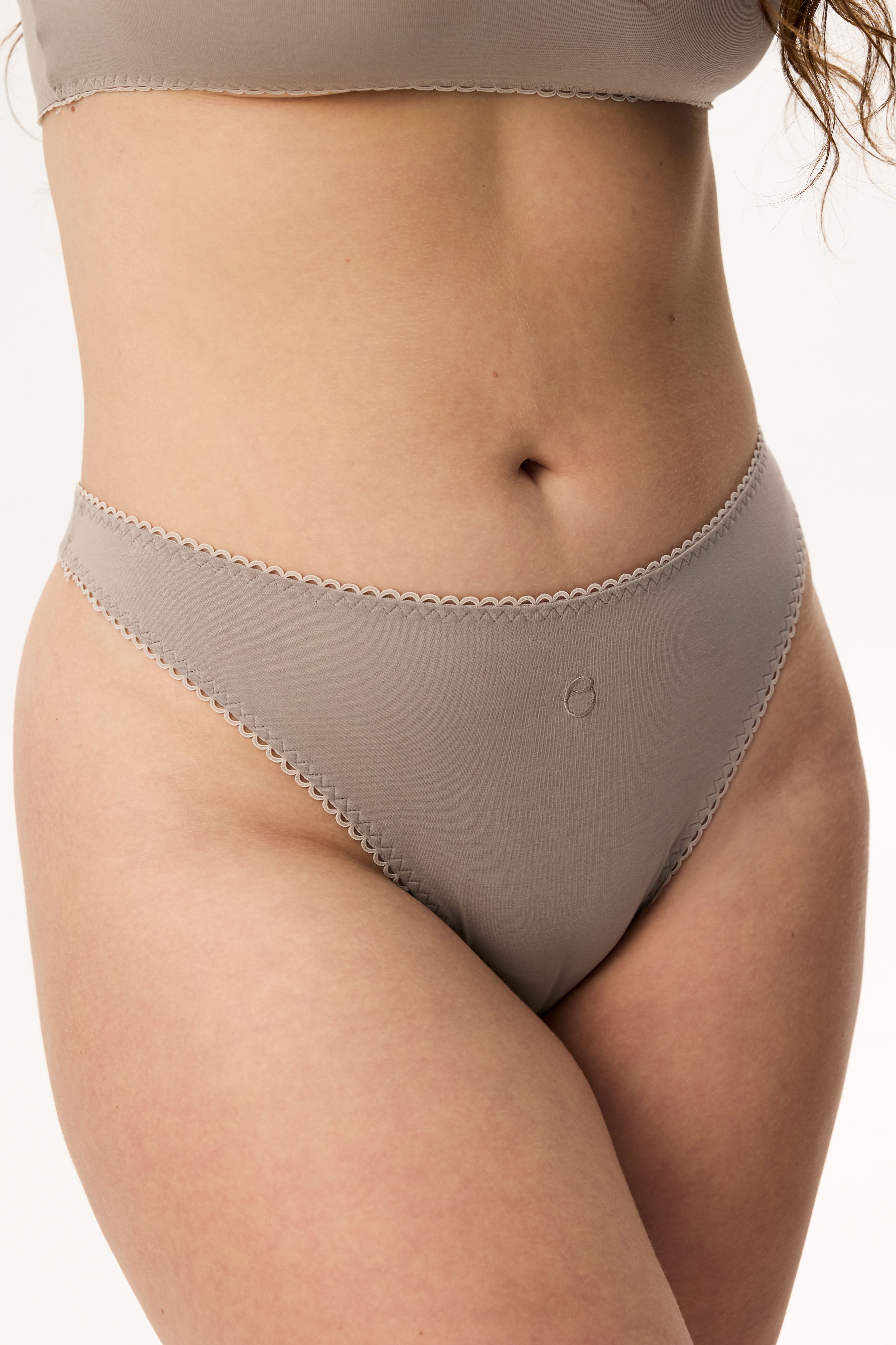 Bamboo Mid-Rise Thongs
